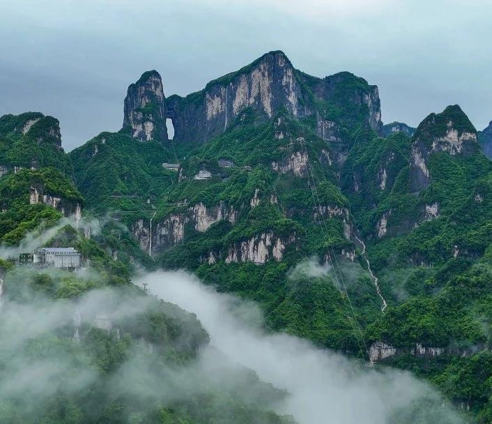 A 7-day tour of Zhangjiajie, a World Natural Heritage Site, Fenghuang Ancient Town and Changsha