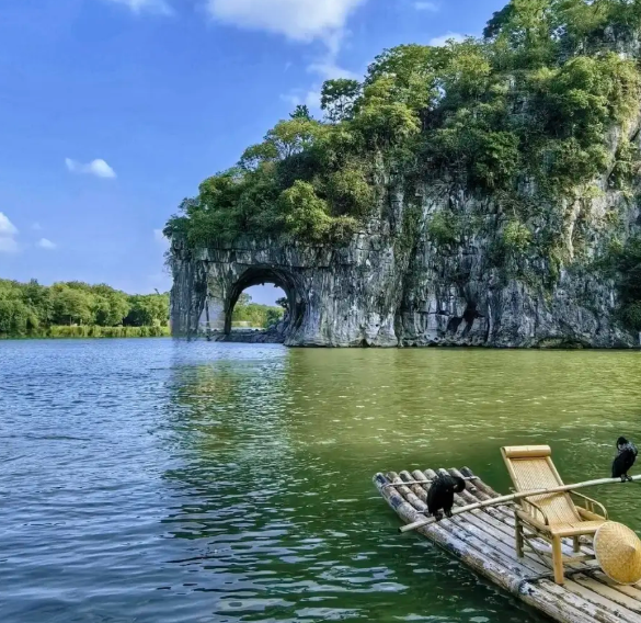 3-day 2-night ·  Guilin + Yangshuo + Li River Scenic Area + Reed Flute Cave + Xingping Ancient Town + Elephant Hill Scenic Area ﻿